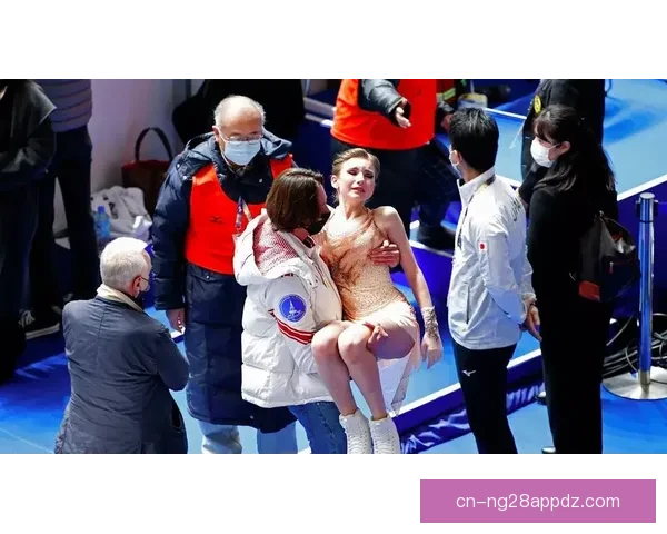 开场摔倒仍稳住第六晋级短节目